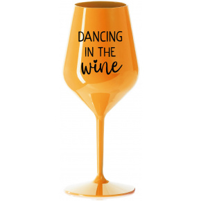 DANCING IN THE WINE - oranžová nerozbitná sklenice na víno 470 ml
