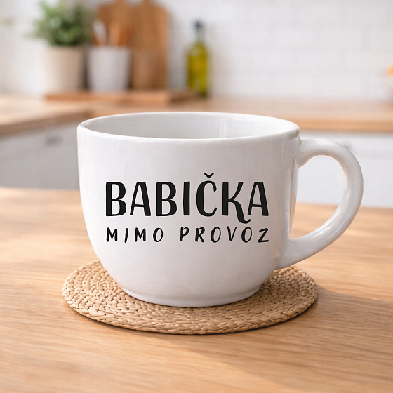 BABIČKA MIMO PROVOZ - keramický hrnek 400 ml