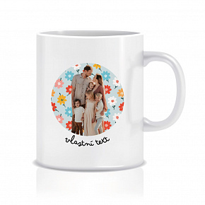 Personalizovaný klasický bílý keramický hrníček 300 ml s výřezem fotky na podkladu