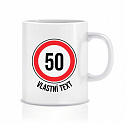 Personalizovaný klasický bílý hrníček 300 ml - narozeninová dopravní značka 