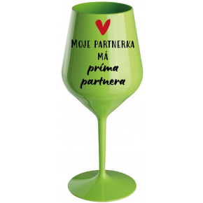 MOJE PARTNERKA MÁ PRÍMA PARTNERA - zelená nerozbitná sklenice na víno 470 ml
