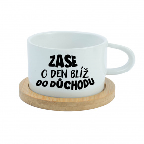 ZASE O DEN BLÍŽ DO DŮCHODU - bílý hrníček makronka 200 ml