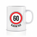Personalizovaný klasický bílý hrníček 300 ml - narozeninová dopravní značka 
