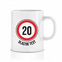 Personalizovaný klasický bílý hrníček 300 ml - narozeninová dopravní značka 