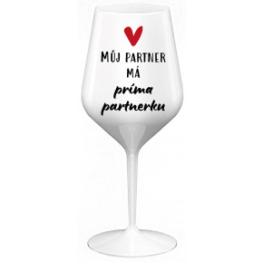 MŮJ PARTNER MÁ PRIMA PARTNERKU - bílá nerozbitná sklenice na víno 470 ml